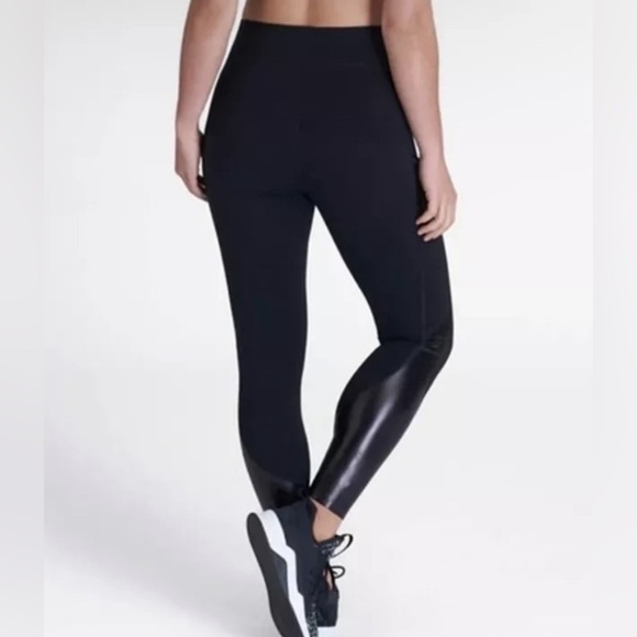 SPANX Every Wear Active Gloss Pocket Leggings Black size Large - Picture 2 of 12